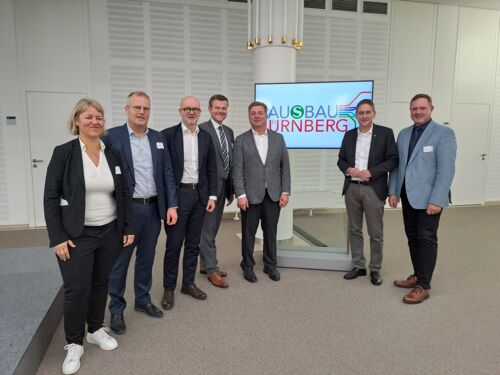 Vertreter der DB und Politik beim Dialogforum AuSbauNü (v.l.n.r. Nicole Kumpfmüller-Böhm, Matthias Trykowski, Heiko Büttner, Marcus König, Christian Bernreiter, Bernd Obst)